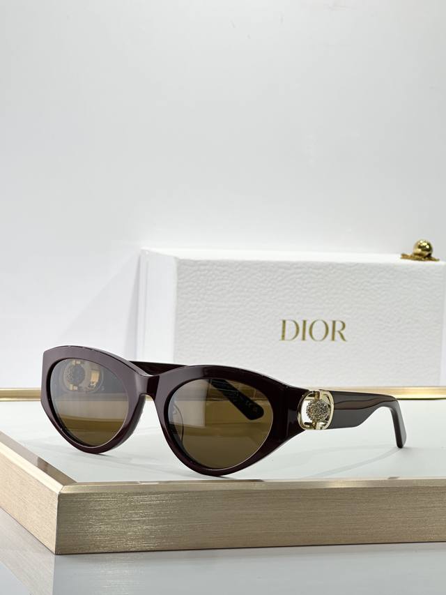 Dior Model: 30Montaigne B7F Size: 56 ports 20-135