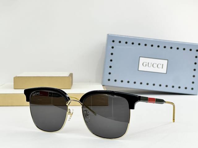 Gucc* Model: Gg0846Sk Size: 57 ports 19-150