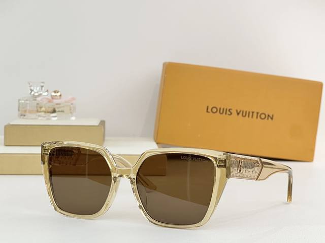 Louis Vuitto* Model: Z1869 Size: 53 ports 22-145