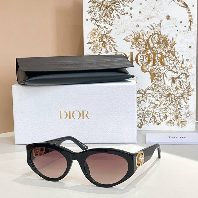 Dio*Model: 30Montaigne B7F Size: 56 ports 20-135