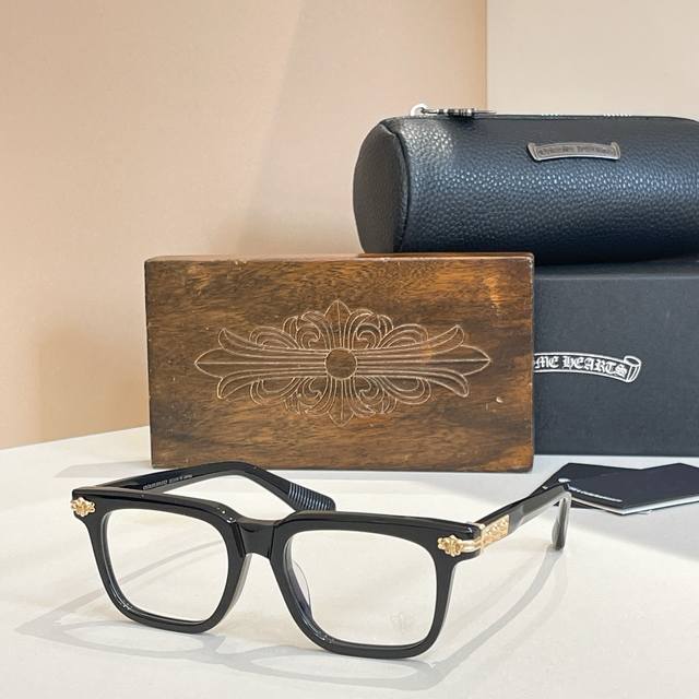 Chrome Heart*Model: Ch8330 Size: 52 ports 20-152