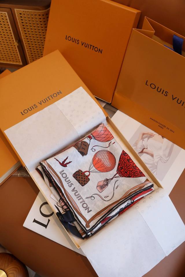 , the same style as Liu Yifei's, featuring a Rose Story, updated simultaneously