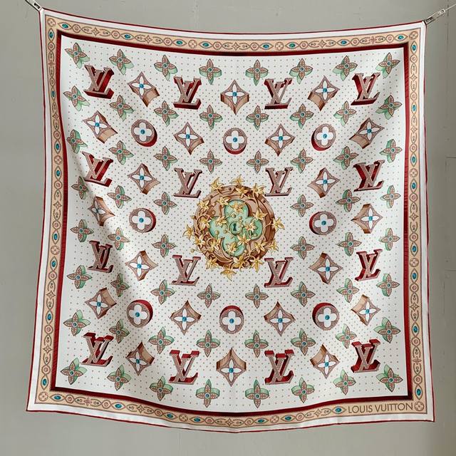 New arrival: 18 Momme hand-curled twill silk square scarf, 100% mulberry silk,