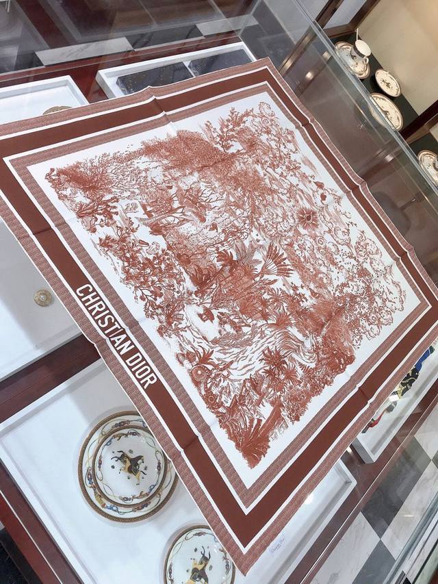 High-end Dior elegant style with simple and elegant colors and ingenious pattern