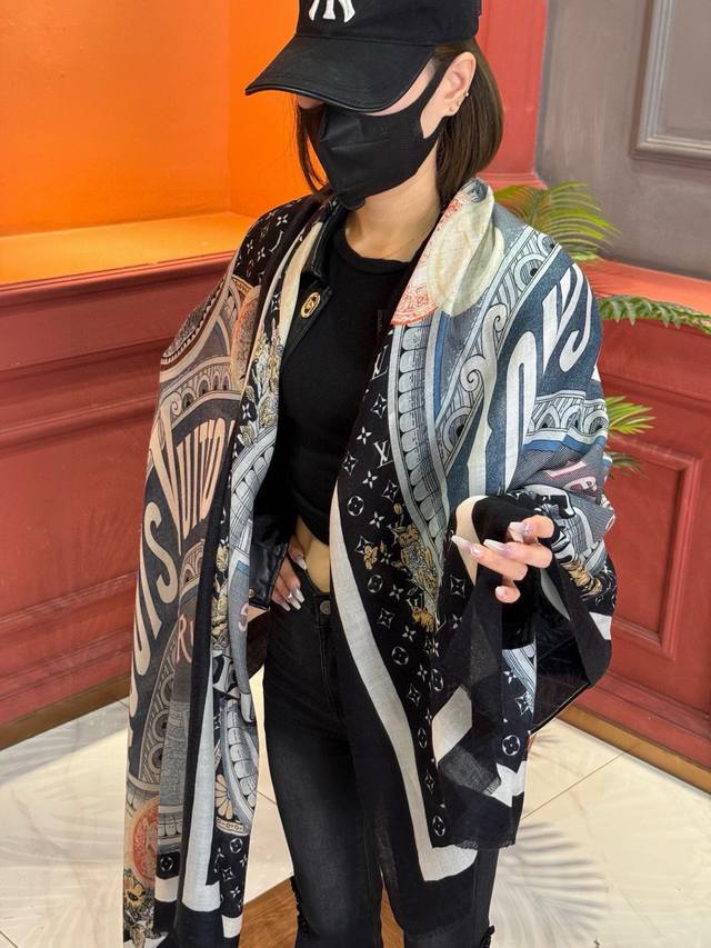 New arrival! I really like this Lv thin cashmere scarf. This cashmere scarf fea