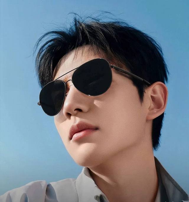 Gucci Men's Colorful Aviator Polarized Sunglasses Material: HD Nylon Thickened C