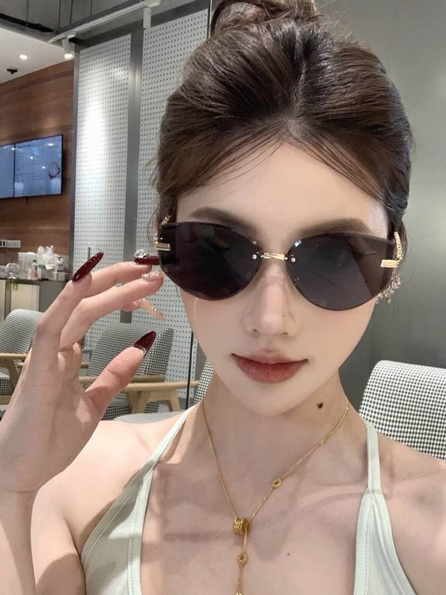 Louis Vuitto*2025 new frameless cat-eye sunglasses for women European and Americ