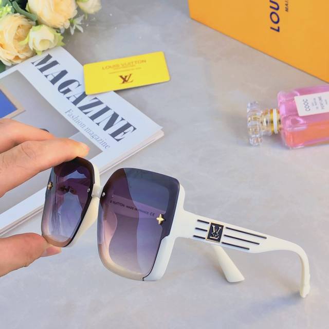 Louis Vuitto*European and American fashion striped large frame sunglasses for wo