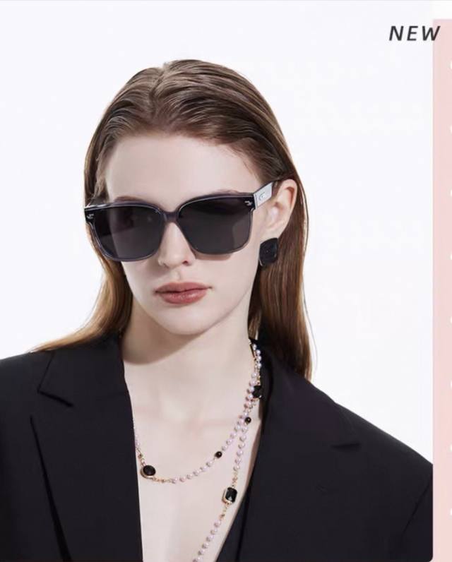 Gucc*2025 New Fashion Square Frame Sunglasses for Women UV Protection Beach Vaca