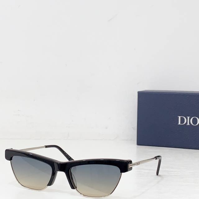 Dio* Model: D-Moon B1F Size: 56 ports 17-140