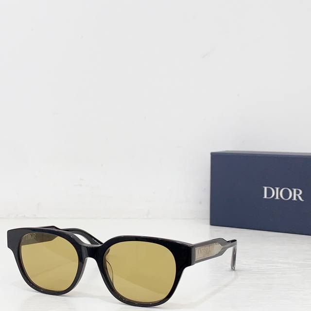 Dior Model: Christian Dior Label R1F Size: 53 ports 19-145