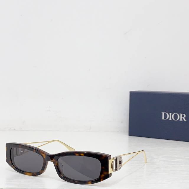 Dior Model: 30Montaigne S14F Size: 57 ports 17-135