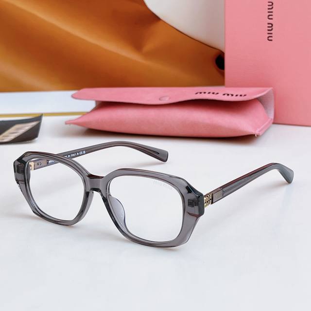 Miumi* Mod: Smu014Sz Size: 53 ports 17 140