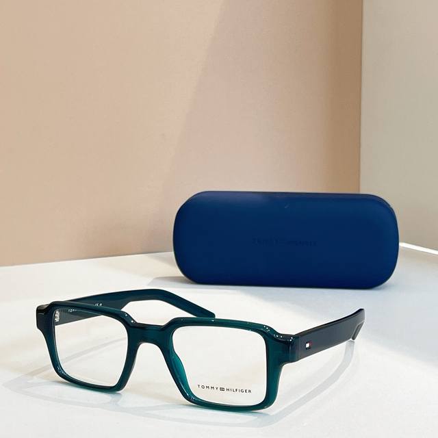 Tommy Hilfige*Model: Th2126Size: 54 ports 18-145