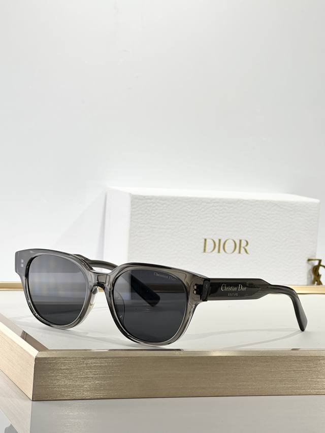 Dior Mod: Christian Dior Label R1F Size: 53 ports 19-145