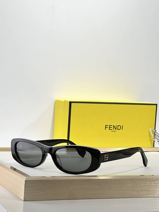 Fendi Model: Fe40183I Size: 53 ports 19-145