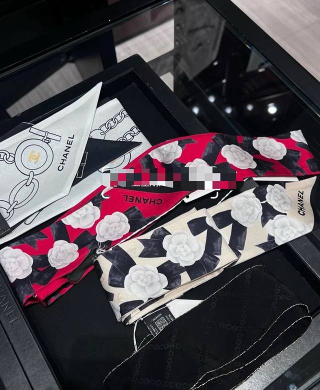 Chanel 25A-Twilly New Camellia Headband Wrapping Chanel's iconic camellia around