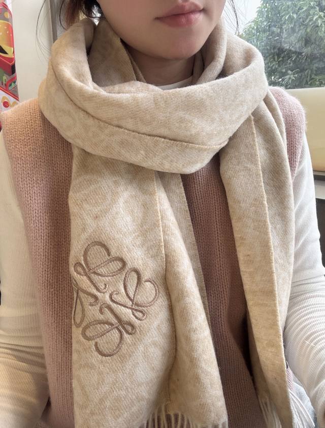 The original, high-quality, double-sided Anagram jacquard pattern is incredibly