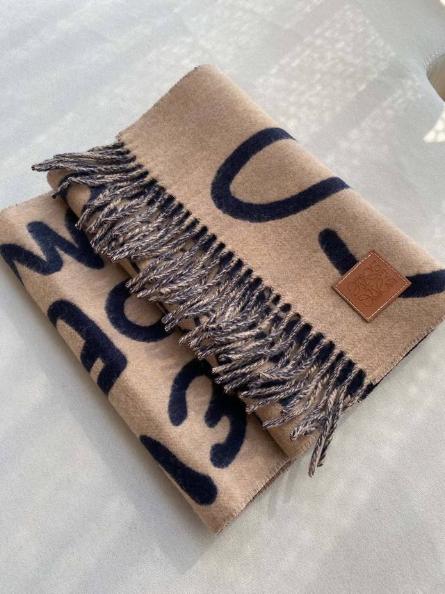 Loewe's hot new hot item! This hand-painted graffiti piece is so cute! It won't