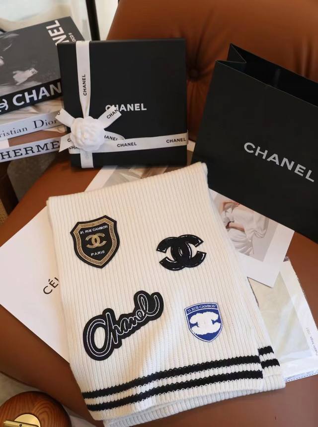 Chanel Chanel Autumn/Winter Cashmere Knit Signature Shield Design 30*180Cm