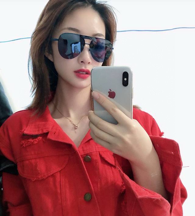 Super cool and stylish, these new Gucci sunglasses showcase the latest spring an