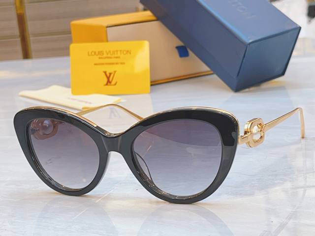 Louis Vuitto* New Sunglasses, Model: Z1931E, Size: 54 20-145