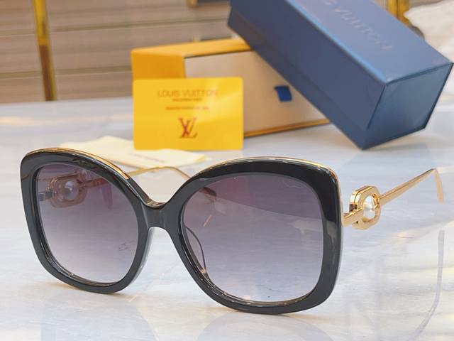 Louis Vuitto* New Sunglasses, Model: Z1932E, Size: 56 18-145