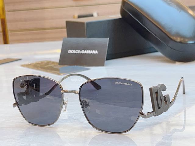 Dolce & Gabban* D*G new sunglasses, Model: Dg1498Lb, Size: 58 17-138