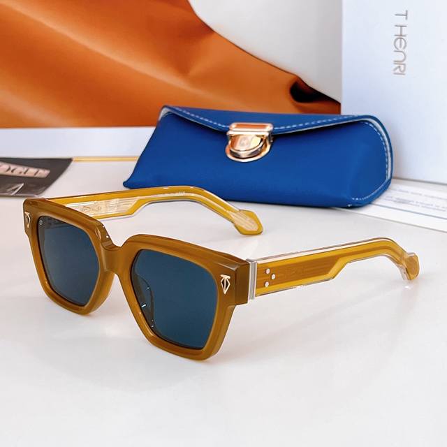 Thenr* Model:Utopia Size: 53 ports 19-147