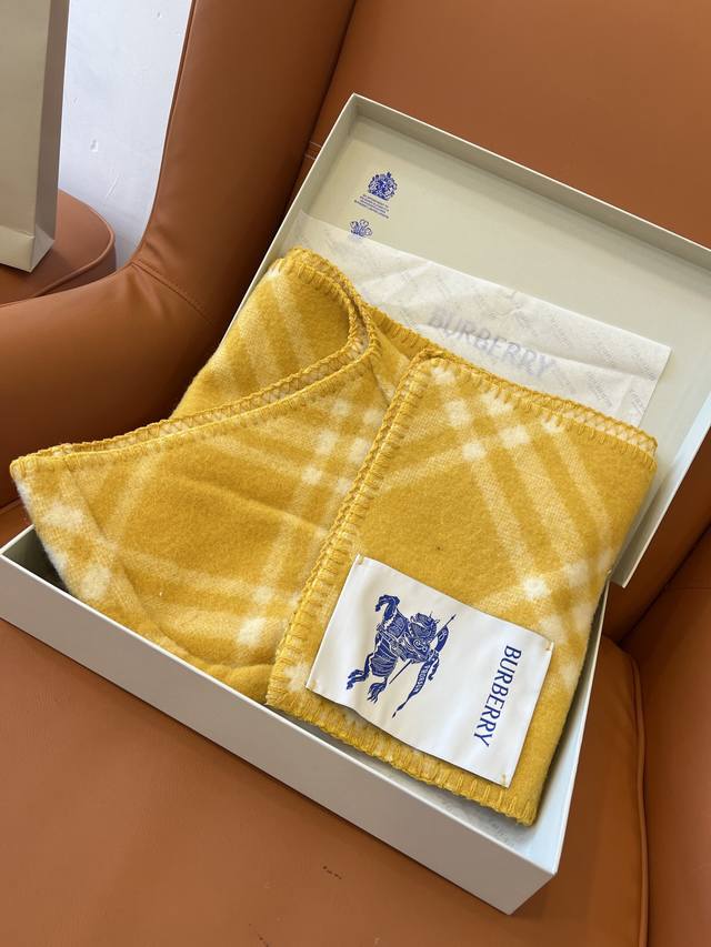New plaid hooded scarf in autumn pear yellow! Size: 195X30cm 100% cashmere Clas