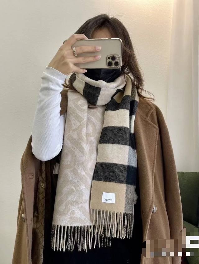 Beige double-sided scarf! One side features the latest Tb print, the other side