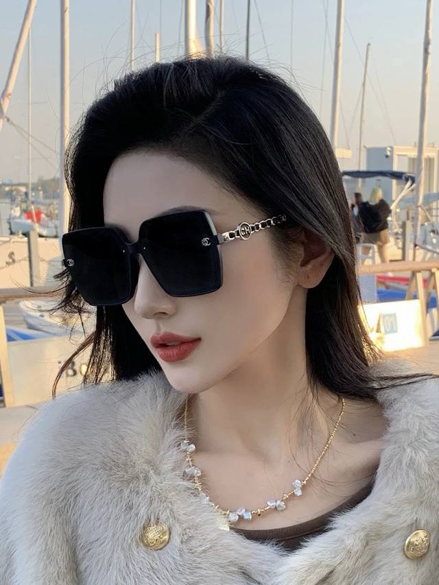Chanel's new 2025 spring sunglasses are popular with internet celebrities. They