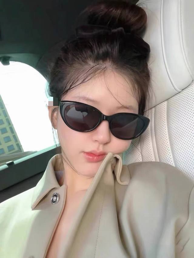 Louis Vuitto* Personalized large frame cat-eye sunglasses for women European and