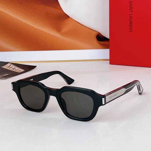 Saint Lauren* Model: Sl792 F Size: 48 ports 22-145