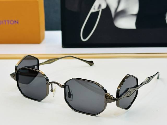 Louis ZU Size: 50 mouth 24-145 Energetic to show unique personality and show you