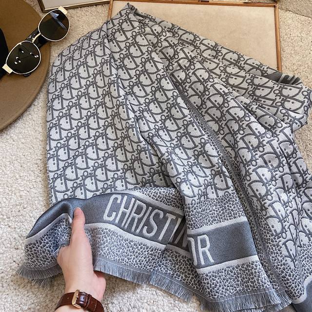 Hot new colors have arrived! Highly recommended! Dior's hottest item! The latest