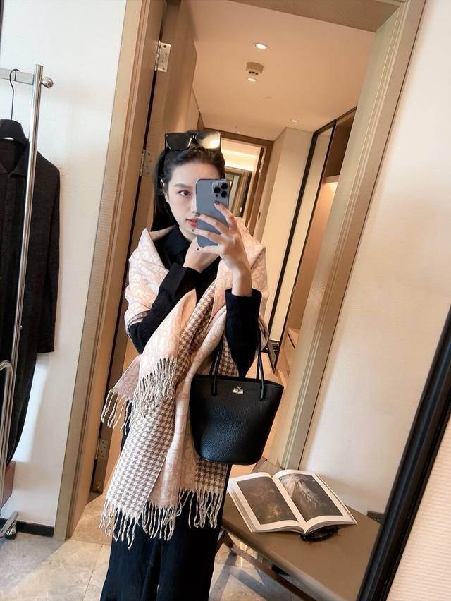 The new style will never go out of style. Everyone who buys it says it is a godd