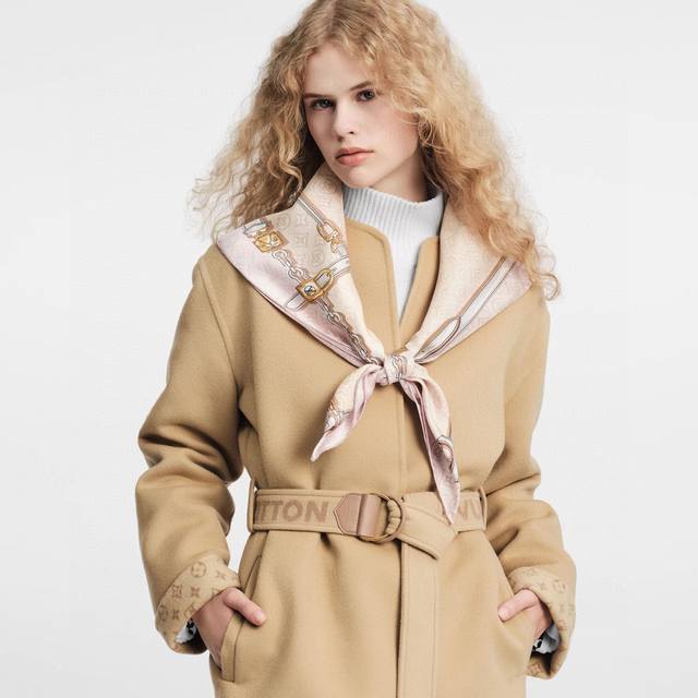 New arrival! I really like the L padlock and chain from 90 Denimgram Confidenti