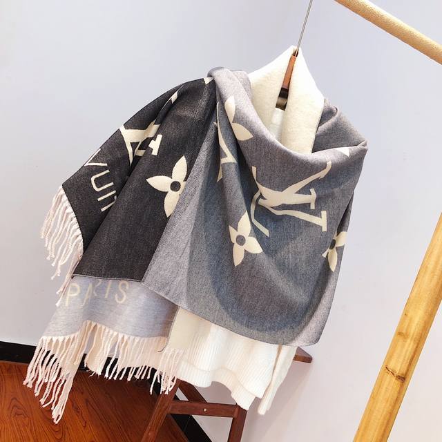Lv gradient cashmere scarf! This one's in stock now! Compare it to the versions