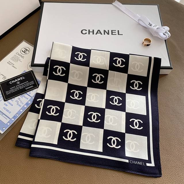 Chanel 100% mulberry silk crepe satin. A versatile small square scarf, youthful