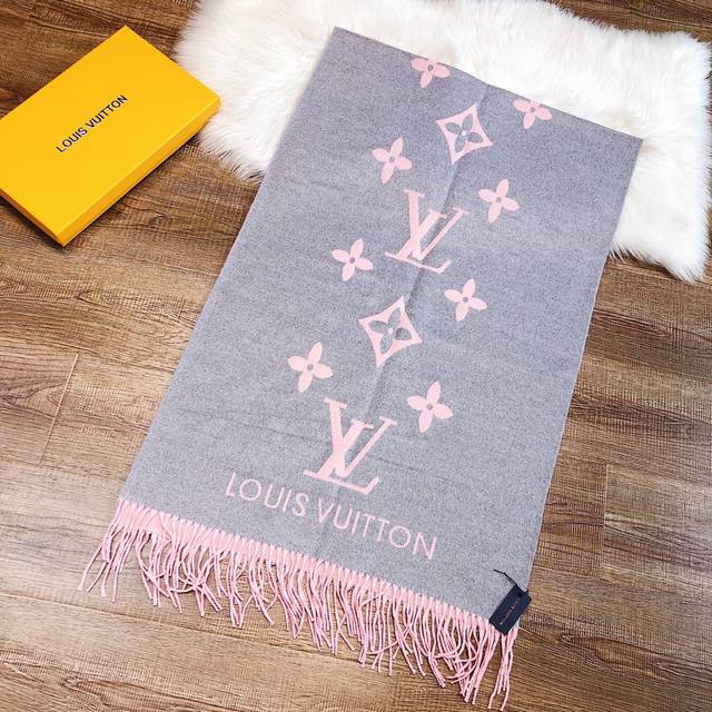 Louis Vuitton's high-end rabbit fur scarf features a classic four-leaf clover pa