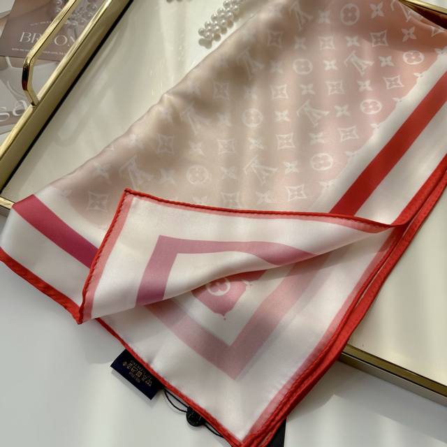 Sgc2416 This original 90cm square scarf features a signature brand motif, comple