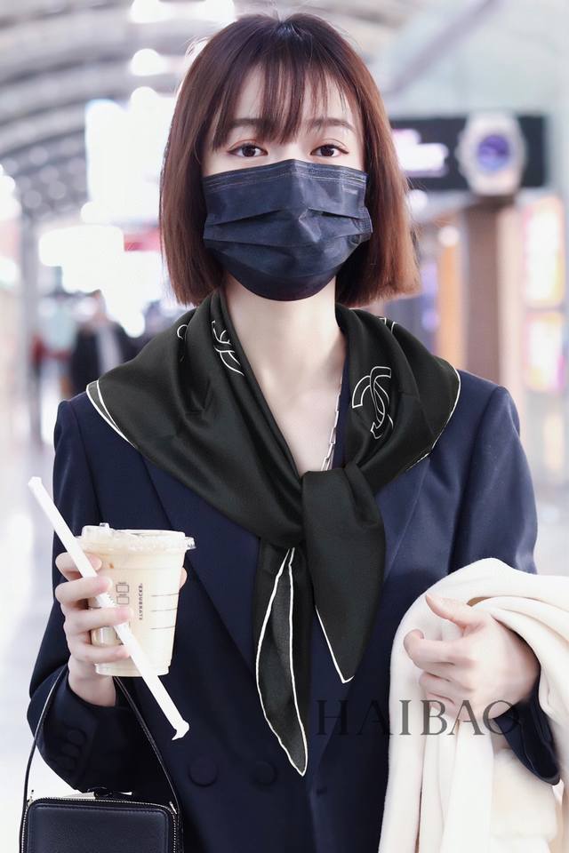 Challenge single-sided silk square scarf is recommended by VIPs, so be quick! Hi