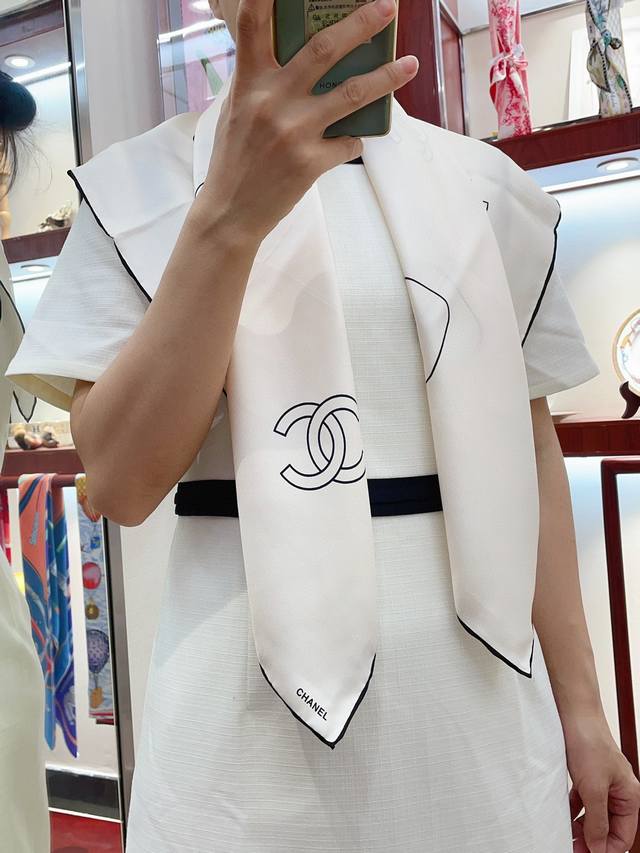 Elegant and stylish! This charm is definitely the top-notch quality that only an