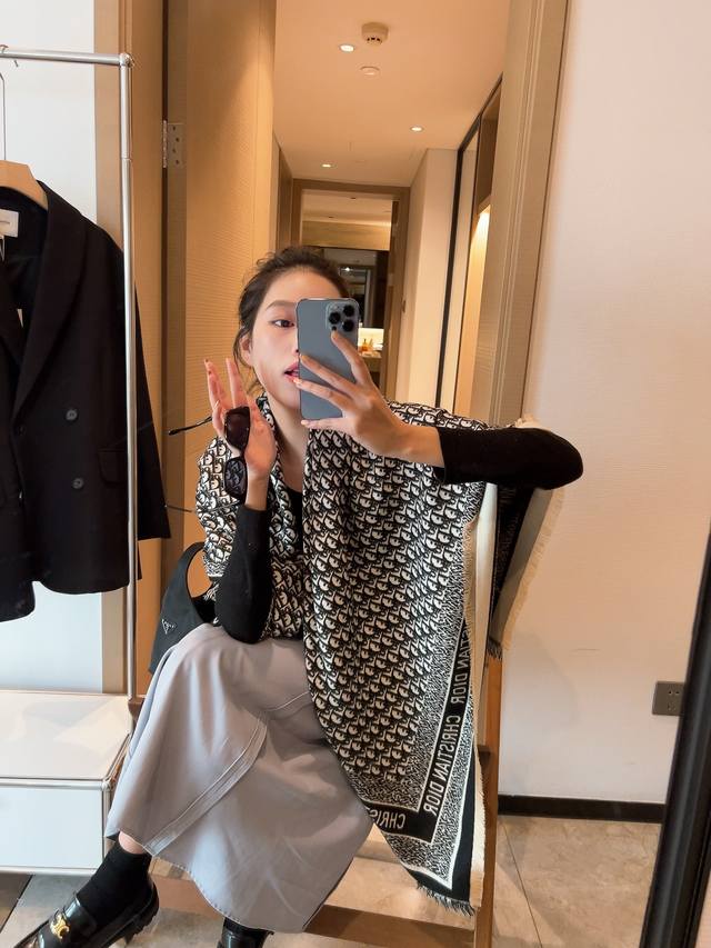 This Dior monogram is truly incredibly chic and versatile! The latest from the d