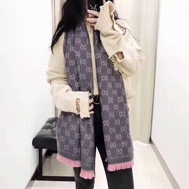 Super beautiful! Gucci's classic cashmere brushed long scarf, I've chosen the th