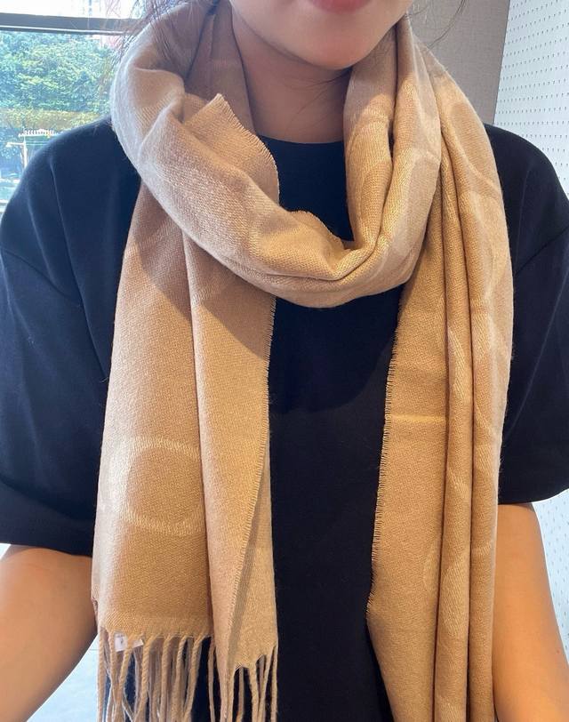 Coach classic monogram logo double-sided jacquard scarf shawl is so pretty! Not