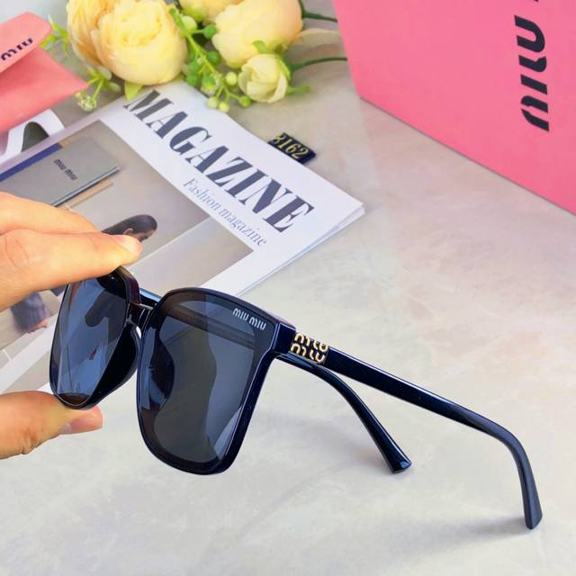 Miumi* Korean version letter thin frame ultra-light square frame sunglasses men'