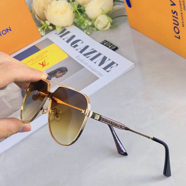 Louis Vuitto*Fashionable luxury metal style integrated toad sunglasses, all-matc