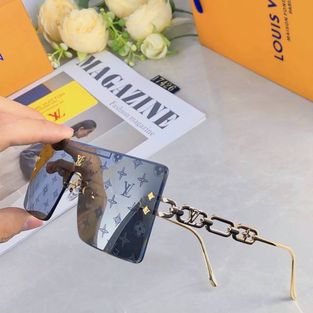 Louis Vuitto* new men's and women's sunglasses, fashionable and trendy, suitable